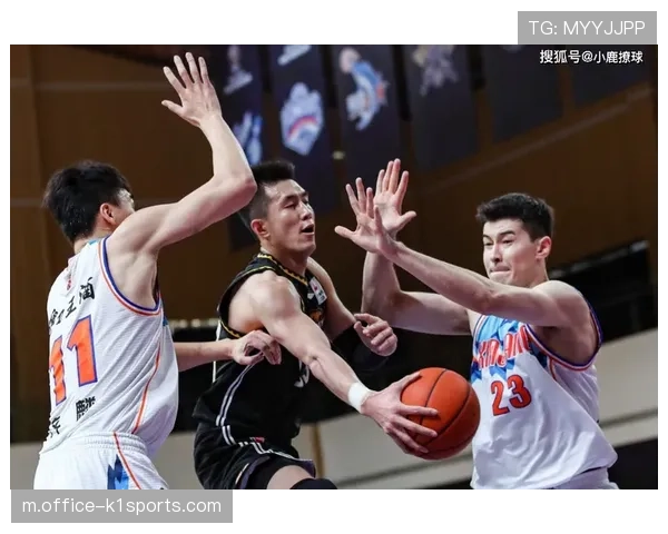 新疆区域包夹策略奏效 成功限制广东内线得分 新疆区域包夹策略奏效 成功限制广东内线得分